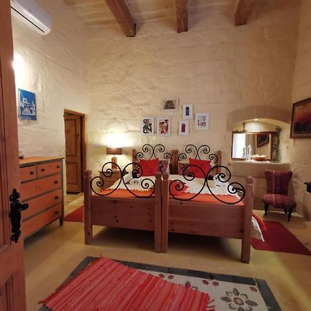 Peaceful Farmhouse Stay With Cozy Yard Għarb Extérieur photo