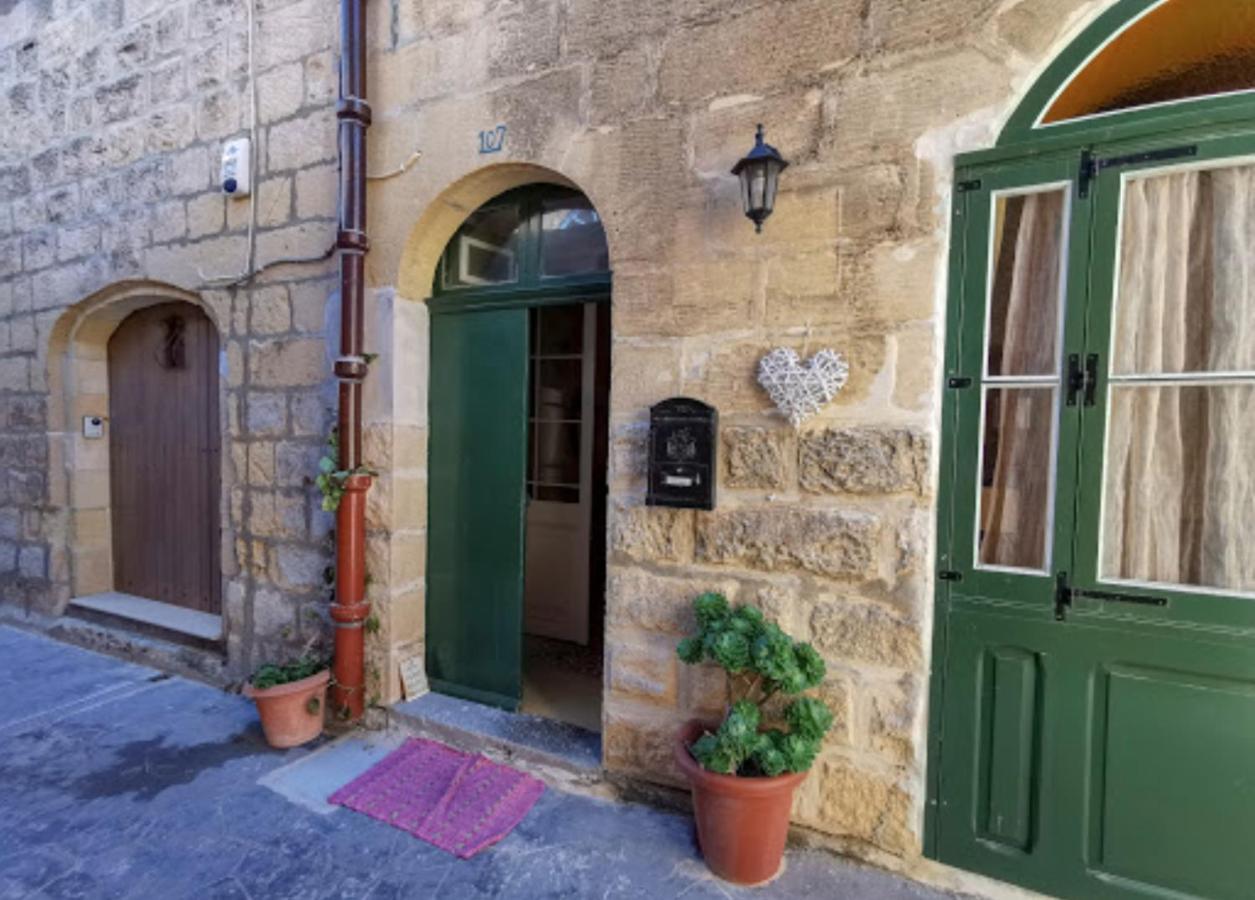 Peaceful Farmhouse Stay With Cozy Yard Għarb Extérieur photo