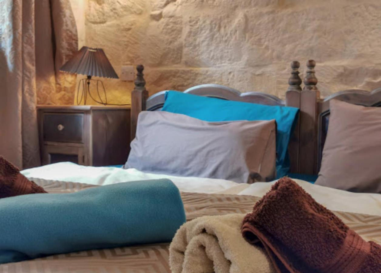 Peaceful Farmhouse Stay With Cozy Yard Għarb Extérieur photo