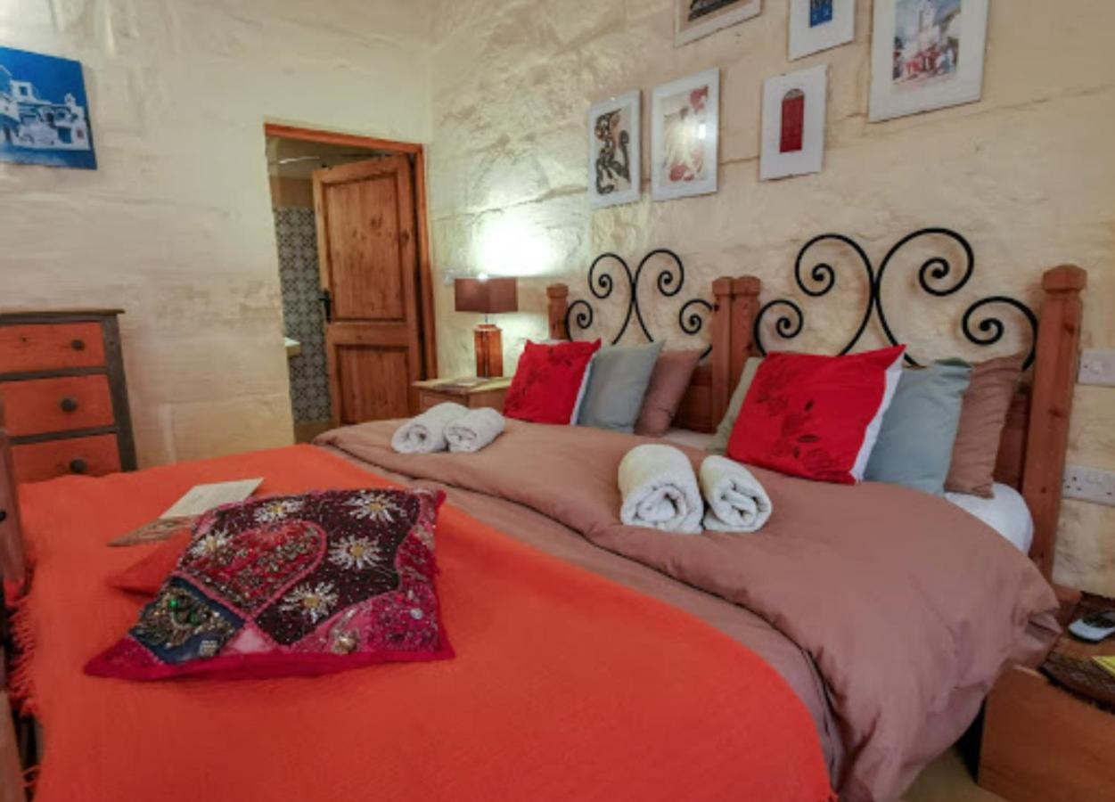 Peaceful Farmhouse Stay With Cozy Yard Għarb Extérieur photo