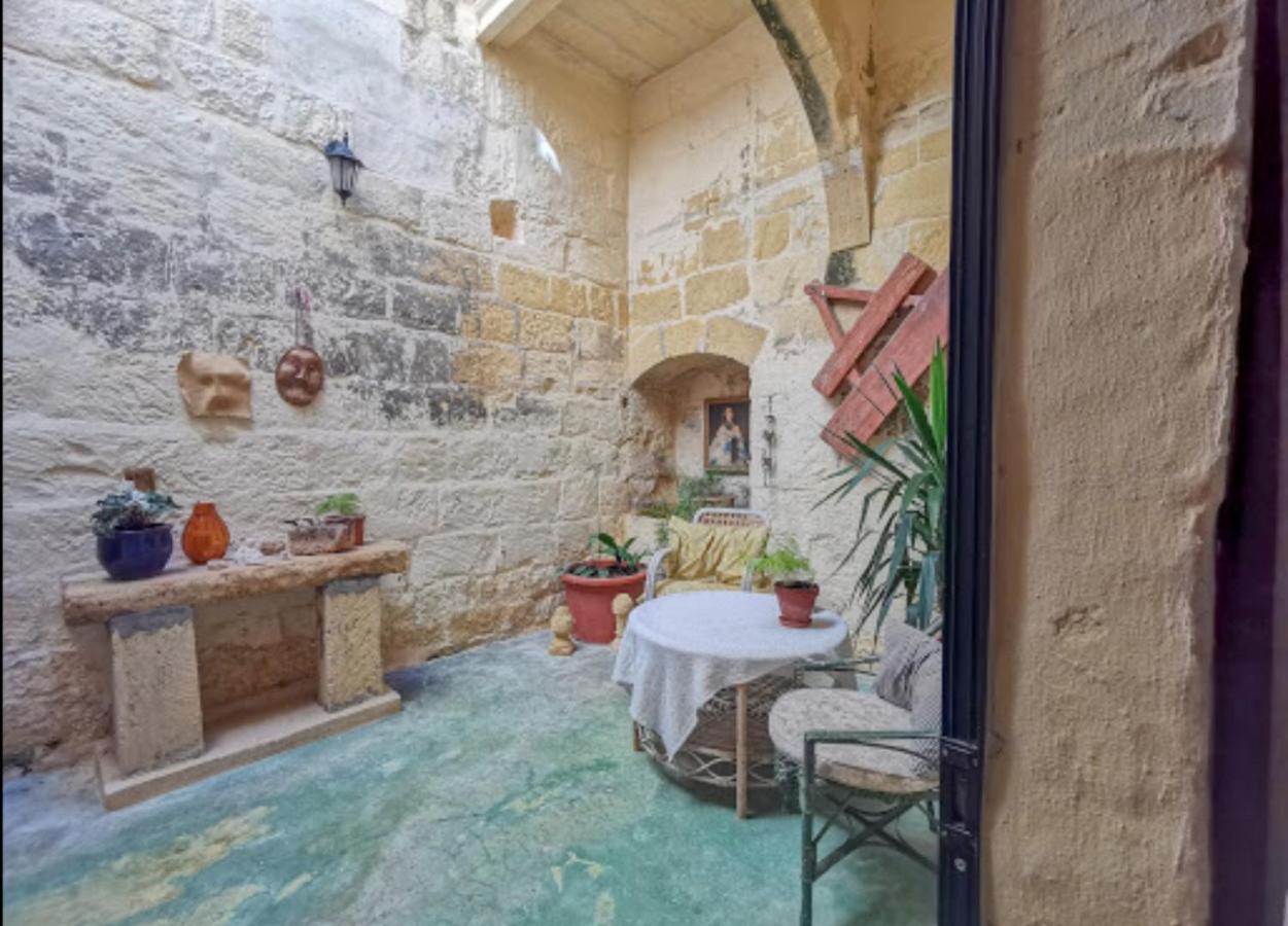 Peaceful Farmhouse Stay With Cozy Yard Għarb Extérieur photo