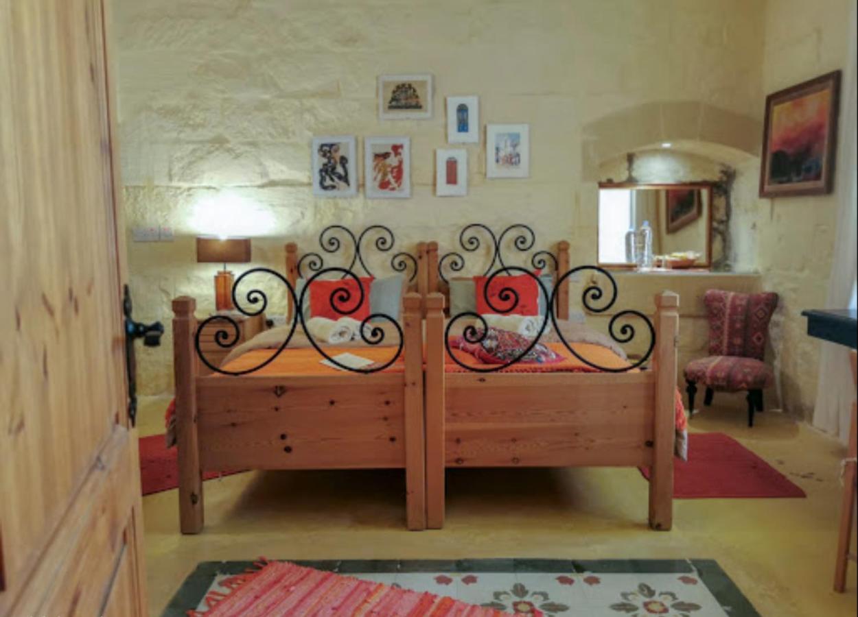 Peaceful Farmhouse Stay With Cozy Yard Għarb Extérieur photo