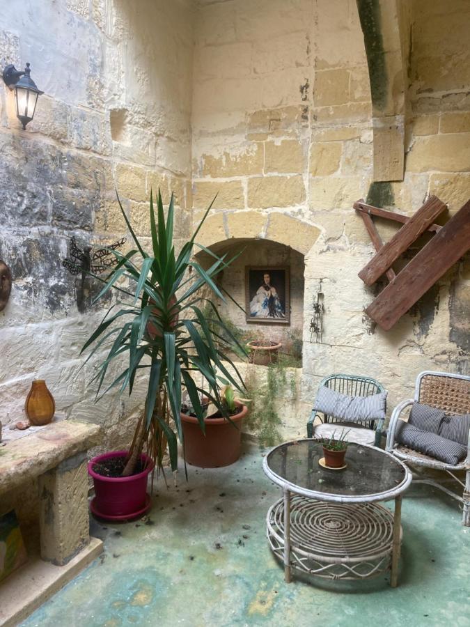 Peaceful Farmhouse Stay With Cozy Yard Għarb Extérieur photo
