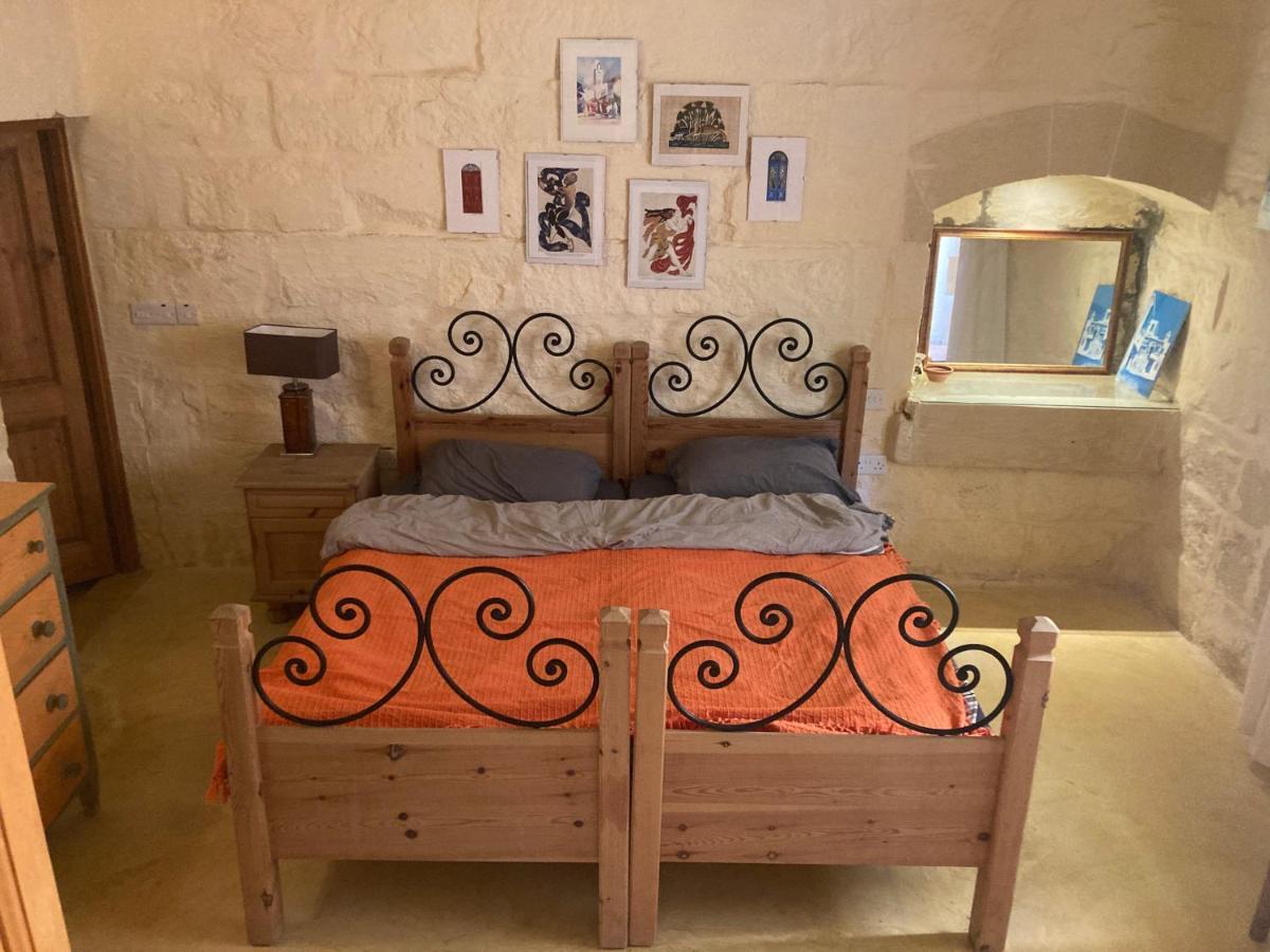Peaceful Farmhouse Stay With Cozy Yard Għarb Extérieur photo