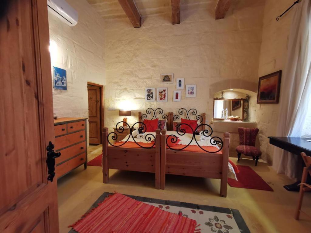 Peaceful Farmhouse Stay With Cozy Yard Għarb Extérieur photo